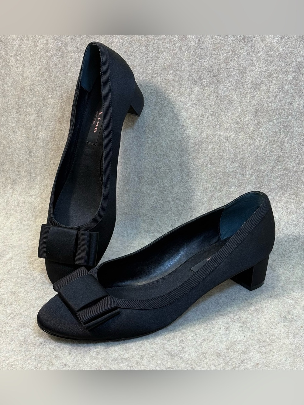NINA Classic Black Sateen Low Block-Heel Pumps  W/ Bow Detail on Toe EUC Sz 8.5
